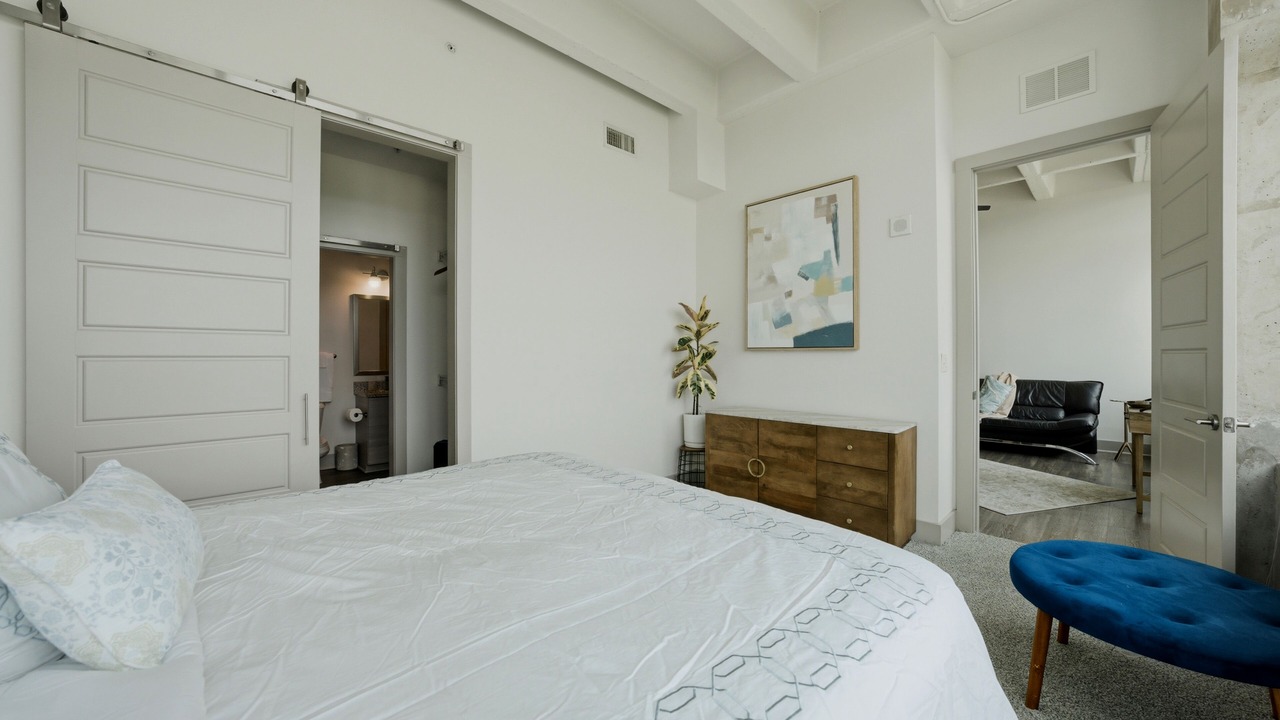 Photo of Bedroom in Peachtree Center