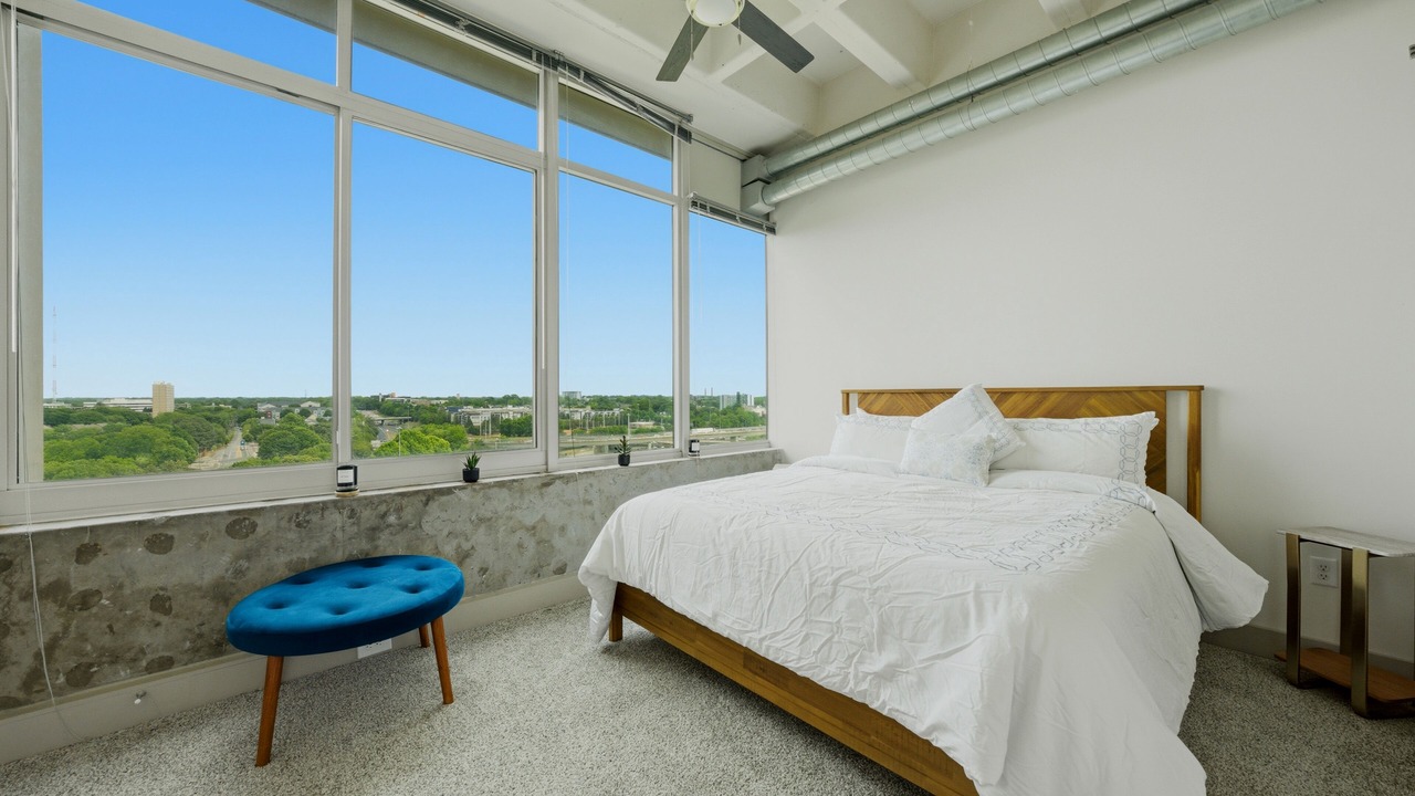 Photo of Bedroom in Peachtree Center