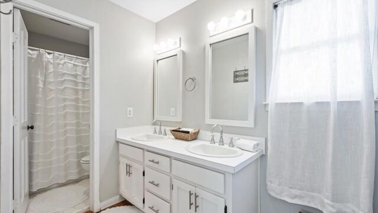 Photo of Bathroom in King City