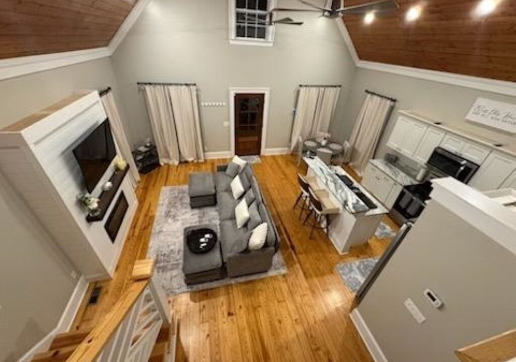 Photo of Livingroom in Guntersville