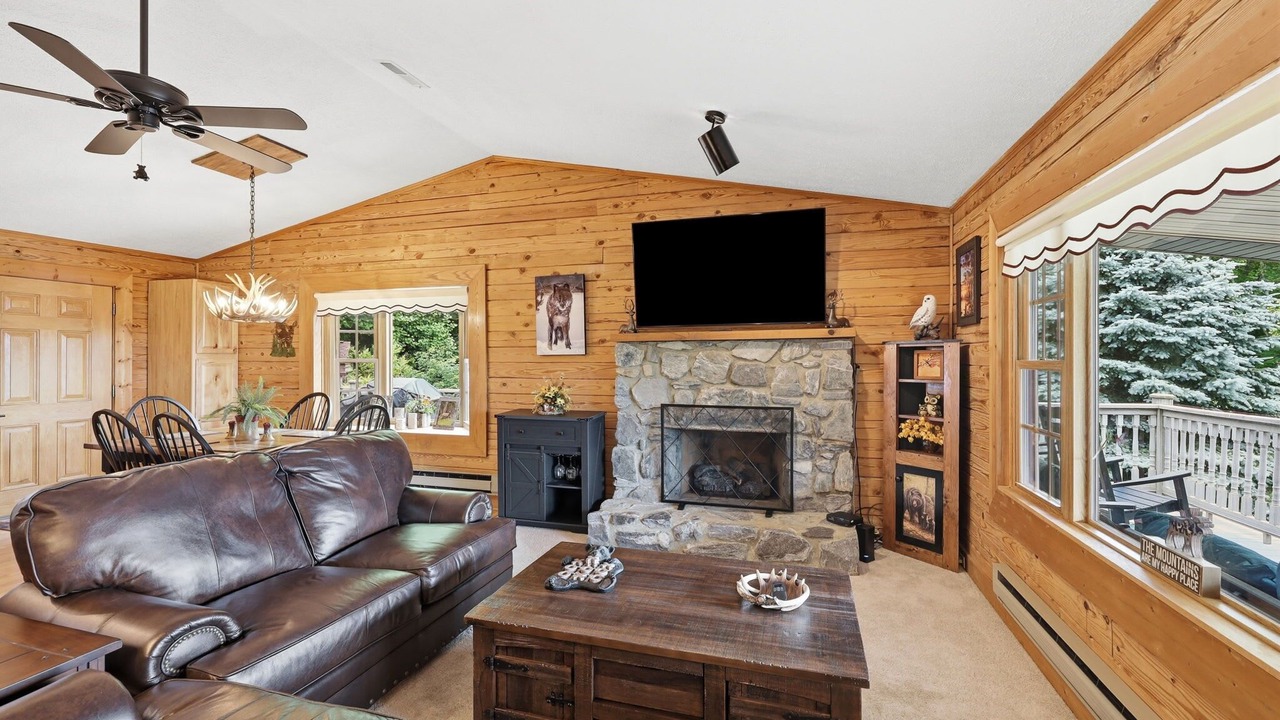 Photo of Livingroom in Waynesville