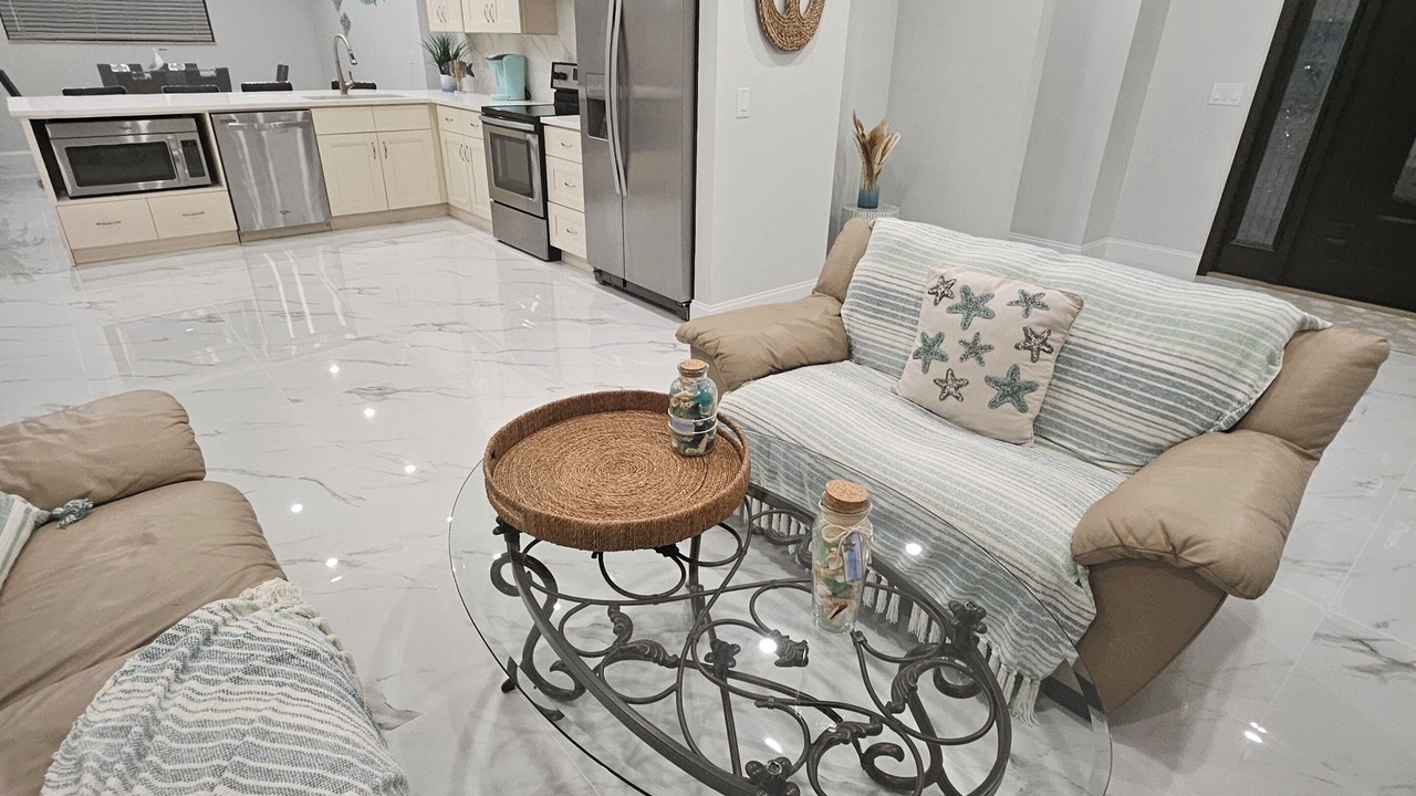 Photo of Livingroom in Tropic Palms