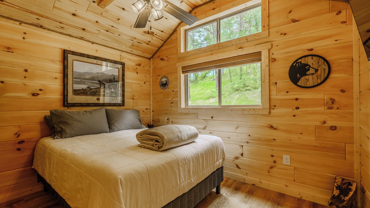 Photo of Bedroom in Kodak