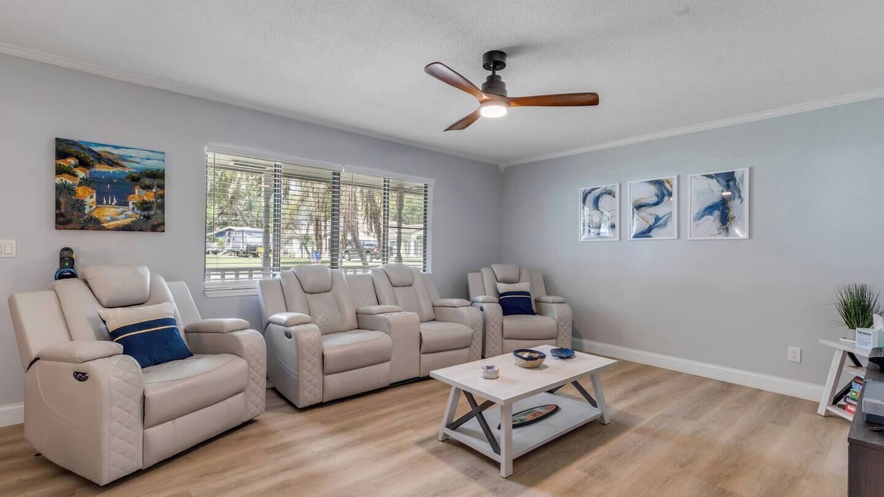 Photo of Livingroom in Florida Shores