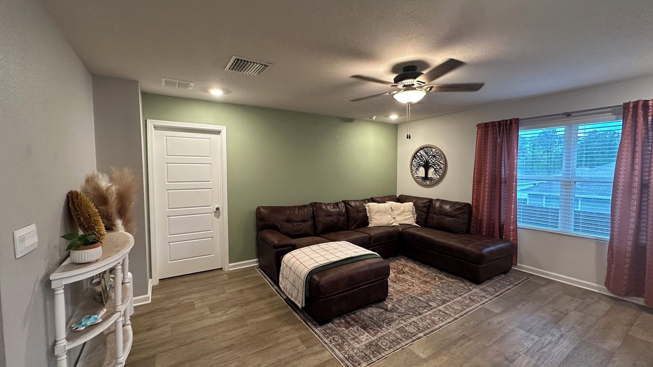 Photo of Livingroom in Northwest Pensacola