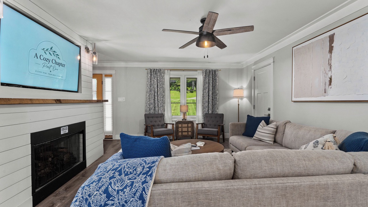 Photo of Livingroom in Addison Heights