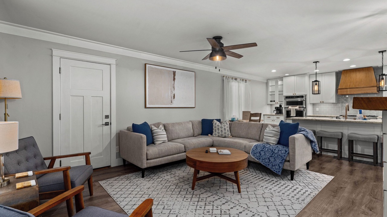 Photo of Livingroom in Addison Heights