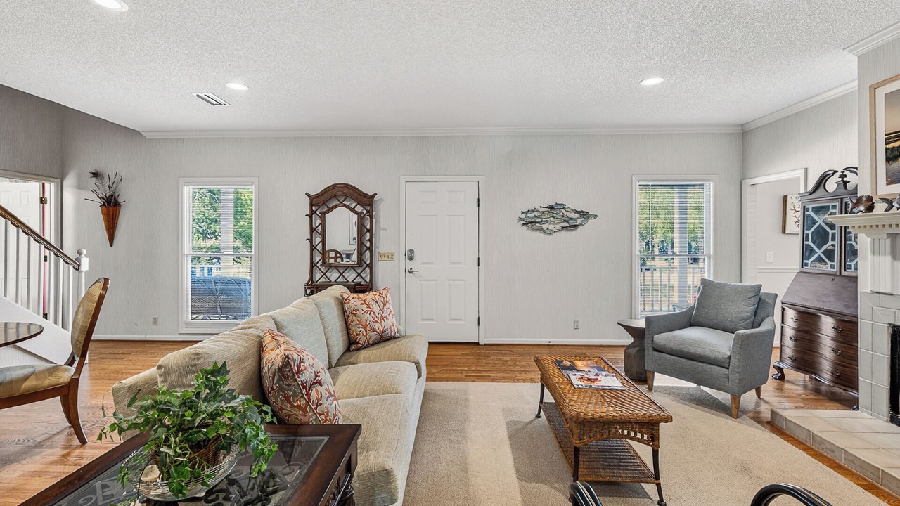 Photo of Livingroom in King City