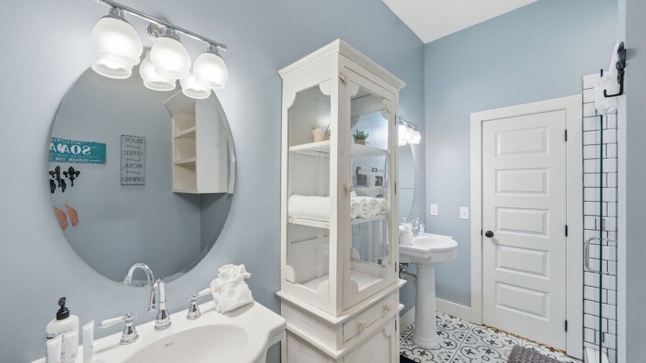 Photo of Bathroom in Kodak