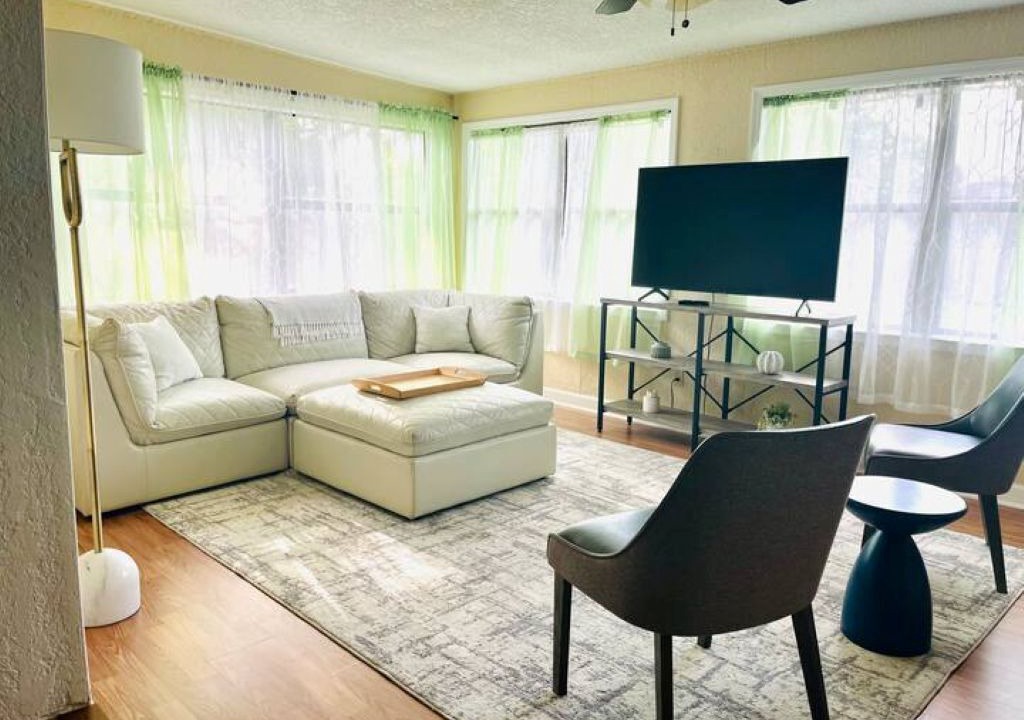 Photo of Livingroom in Westside