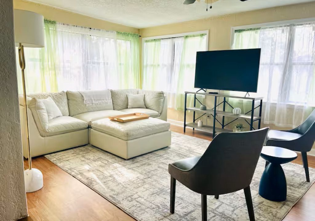 Photo of Livingroom in Westside