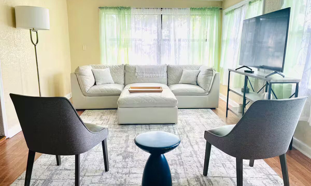 Photo of Livingroom in Westside