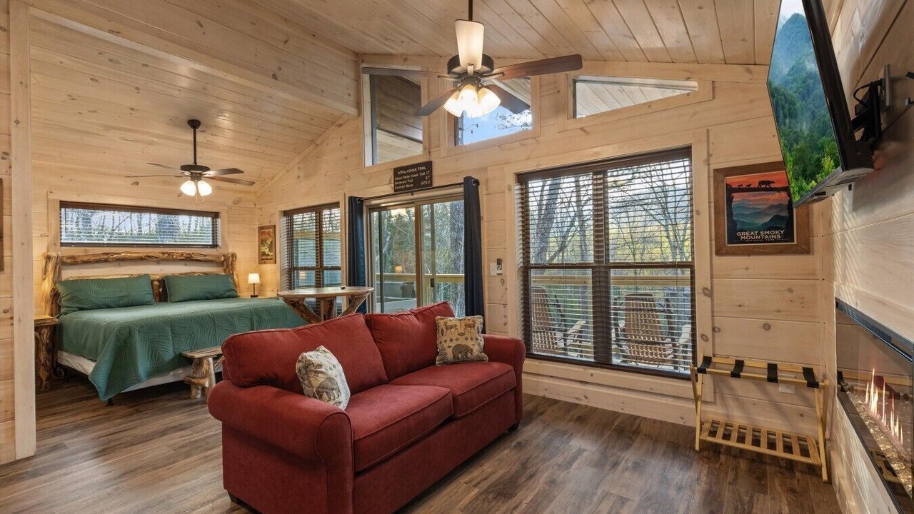 Photo of Livingroom in Rocky Grove