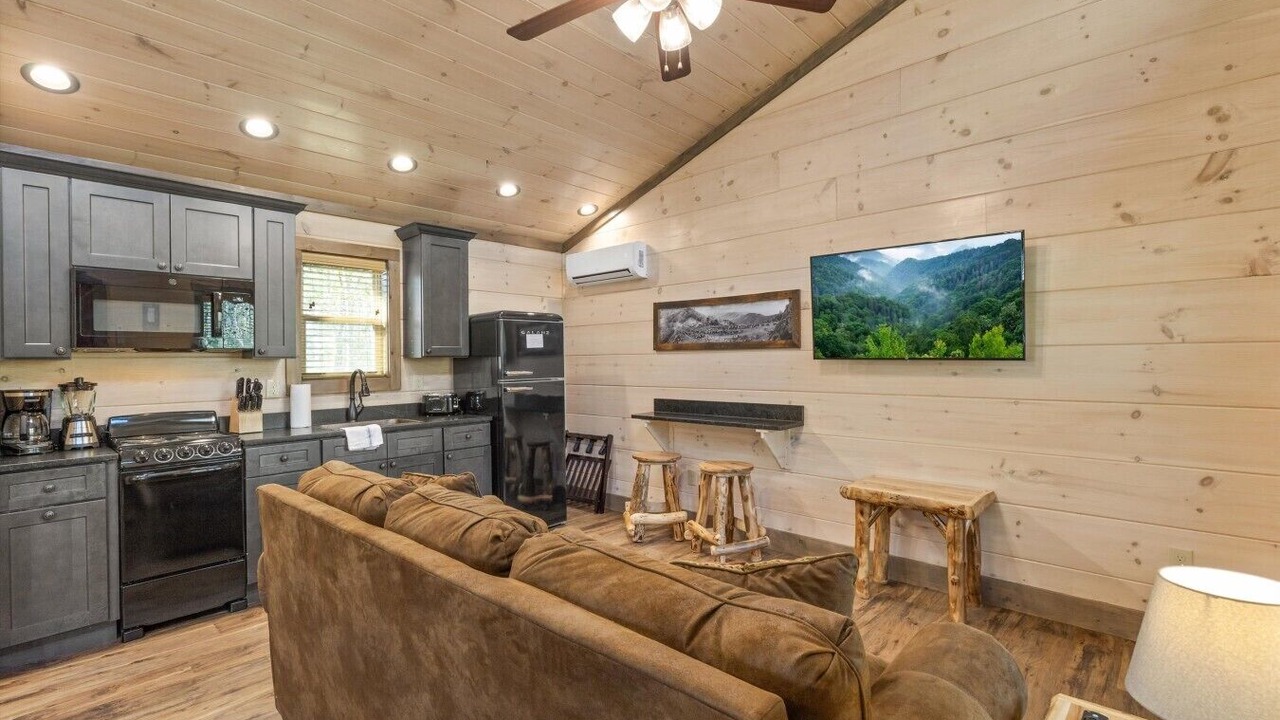 Photo of Bedroom in Rocky Grove