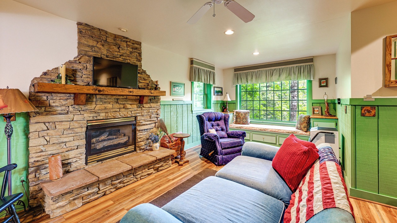 Photo of Livingroom in Lake Toxaway