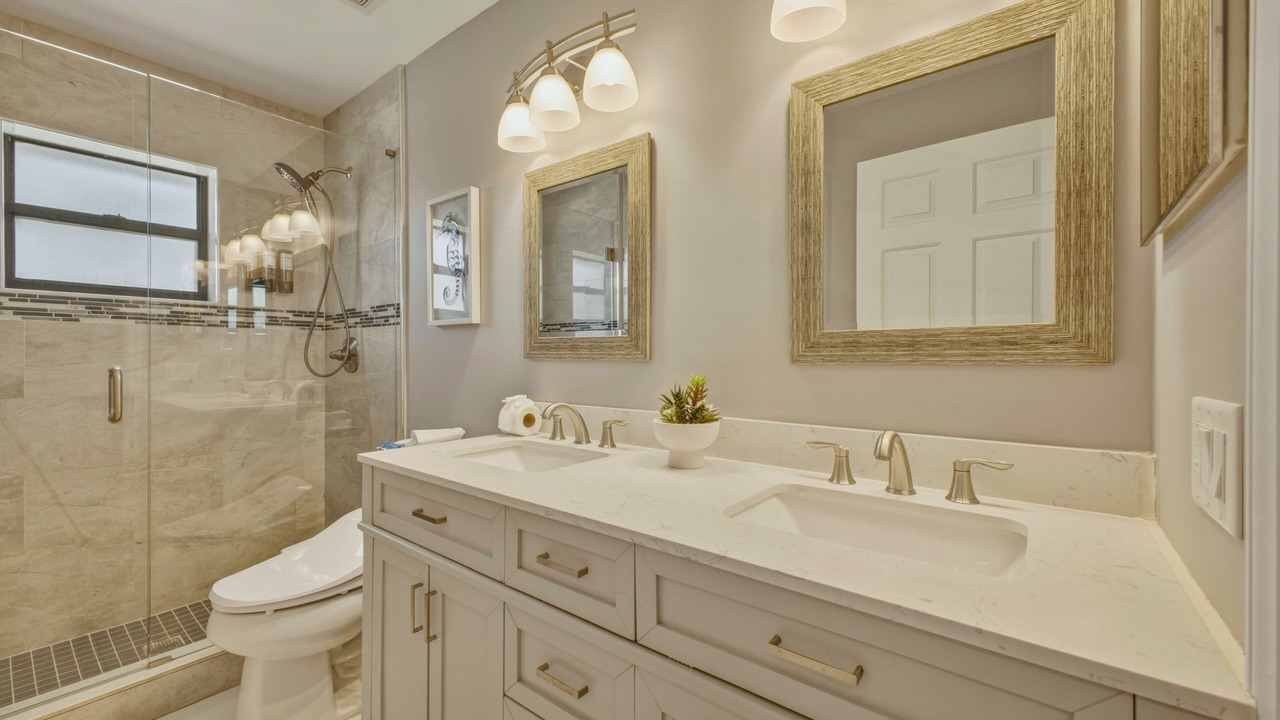 Photo of Bathroom in Lantana