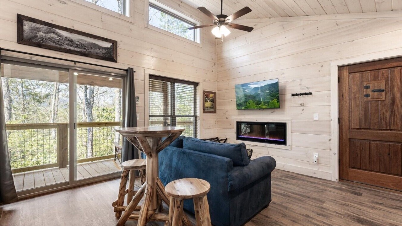 Photo of Livingroom in Rocky Grove
