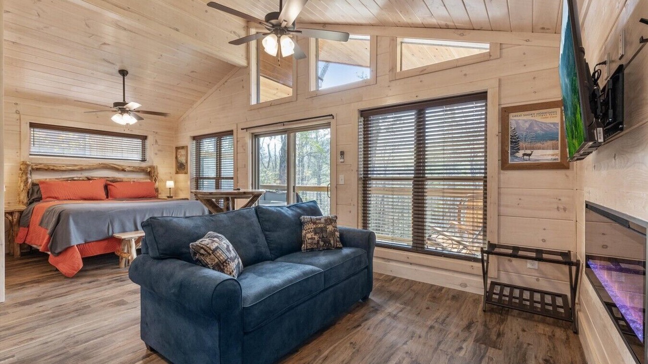 Photo of Livingroom in Rocky Grove