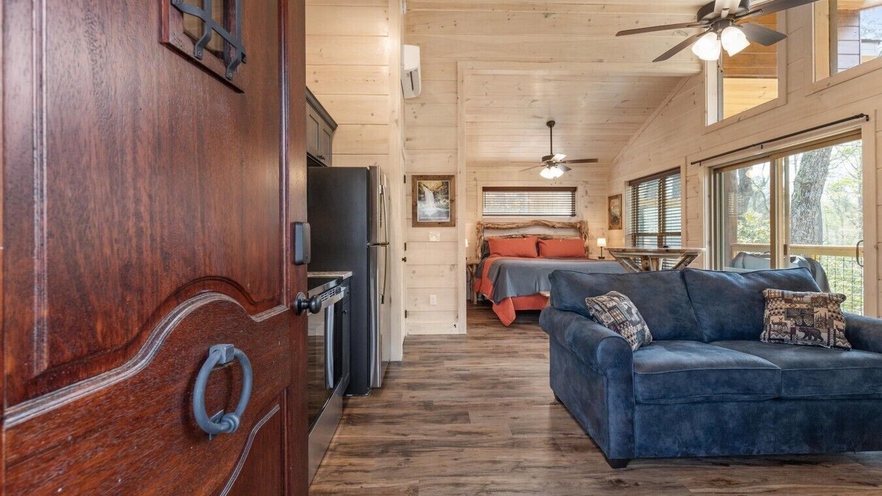 Photo of Livingroom in Rocky Grove