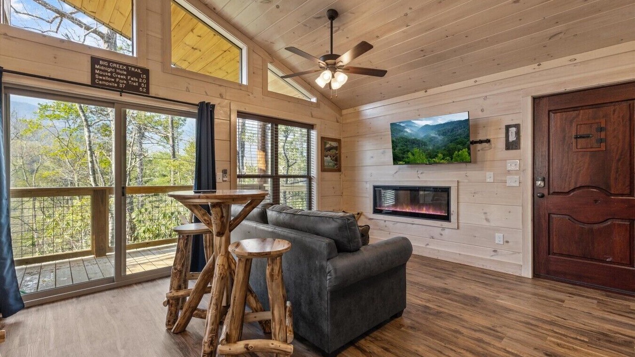 Photo of Livingroom in Rocky Grove