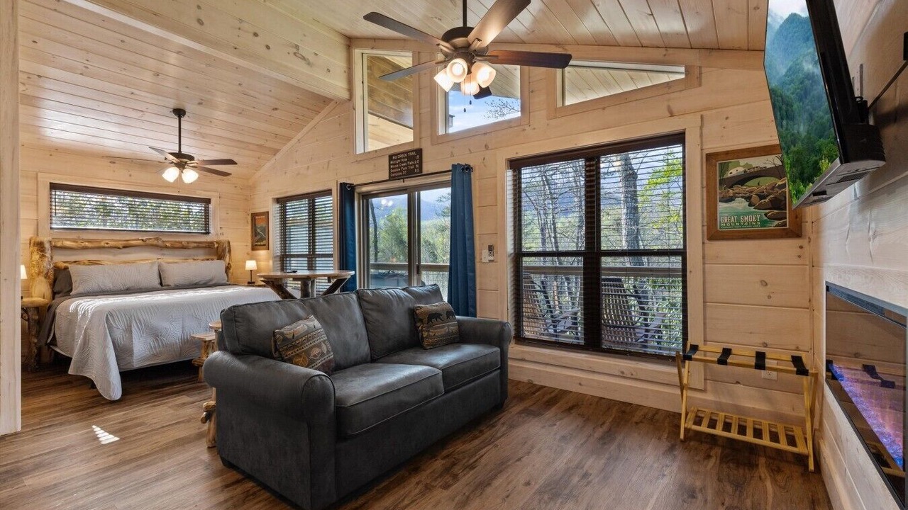 Photo of Livingroom in Rocky Grove