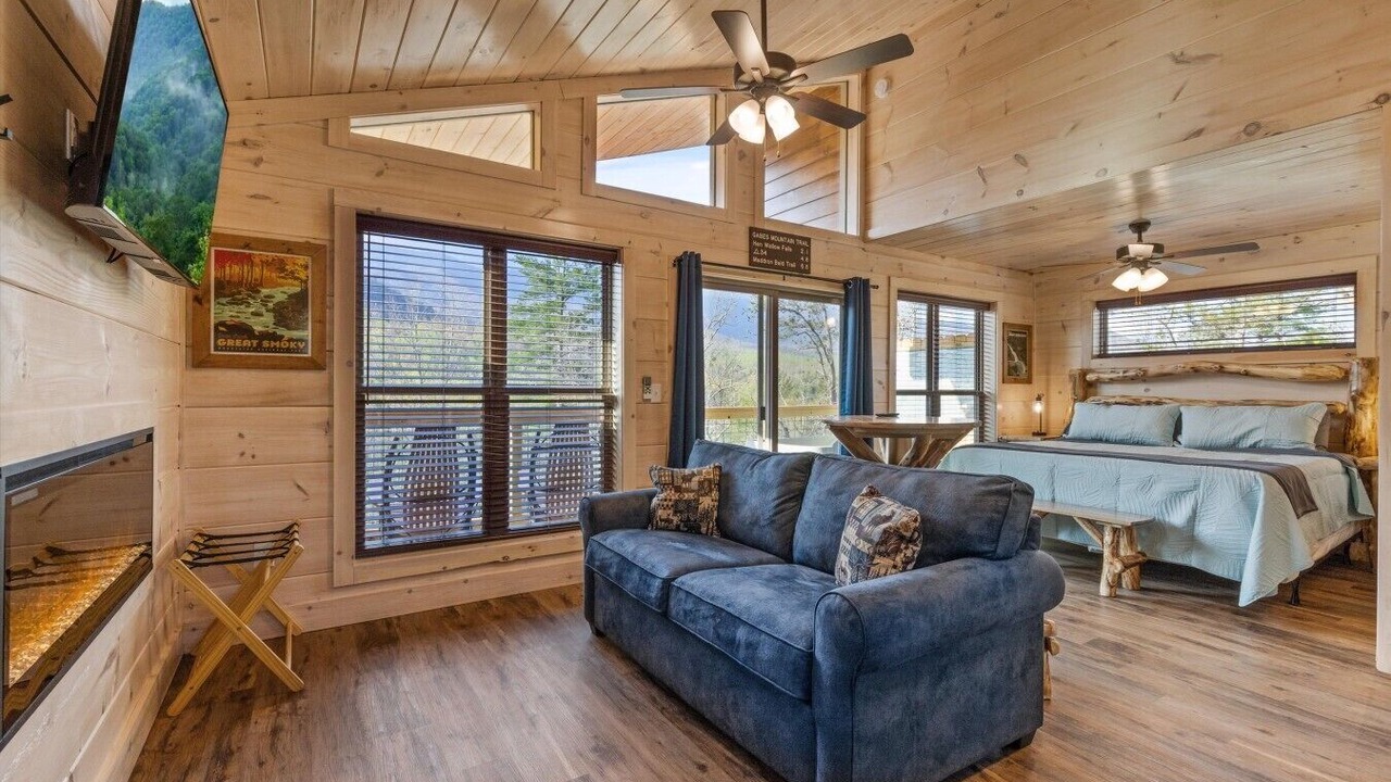 Photo of Livingroom in Rocky Grove