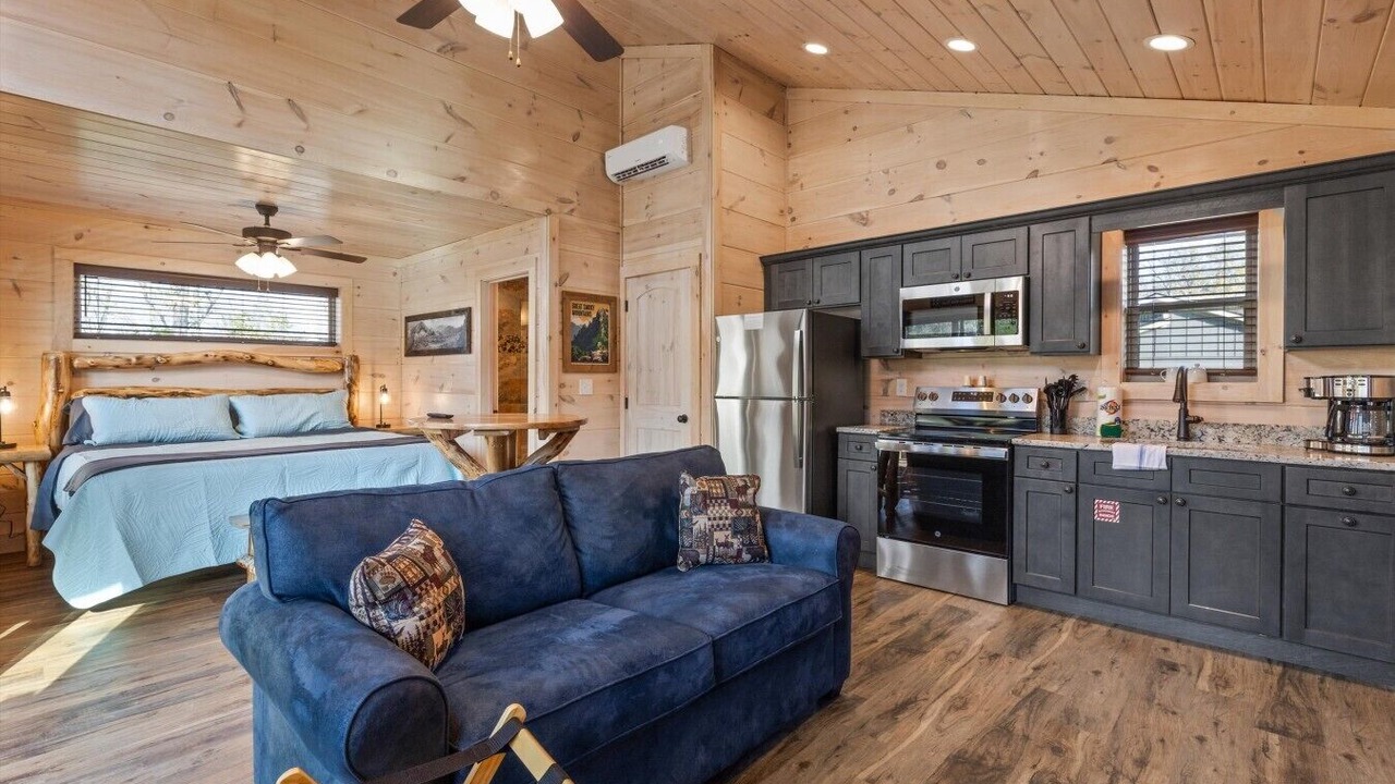 Photo of Livingroom in Rocky Grove