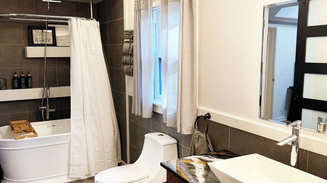 Photo of Bathroom in Tate