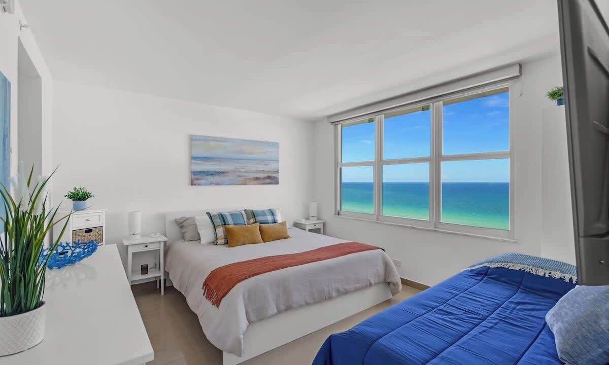 Photo of Bedroom in Mid Beach