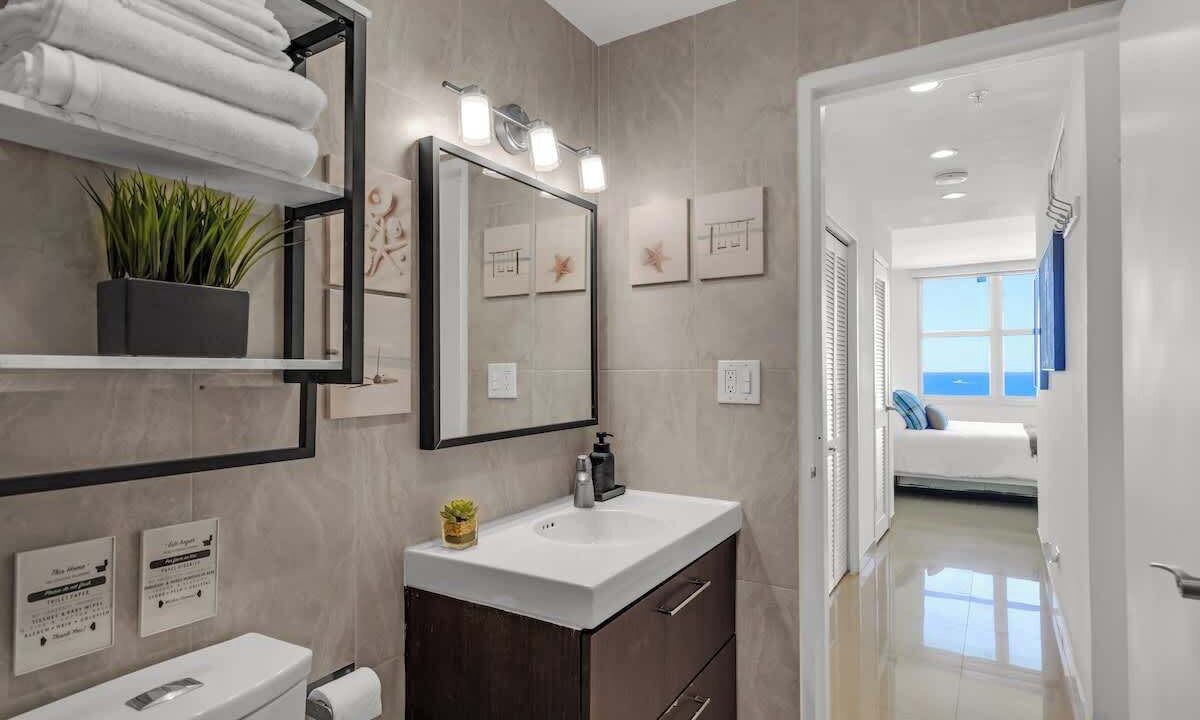 Photo of Bathroom in Mid Beach