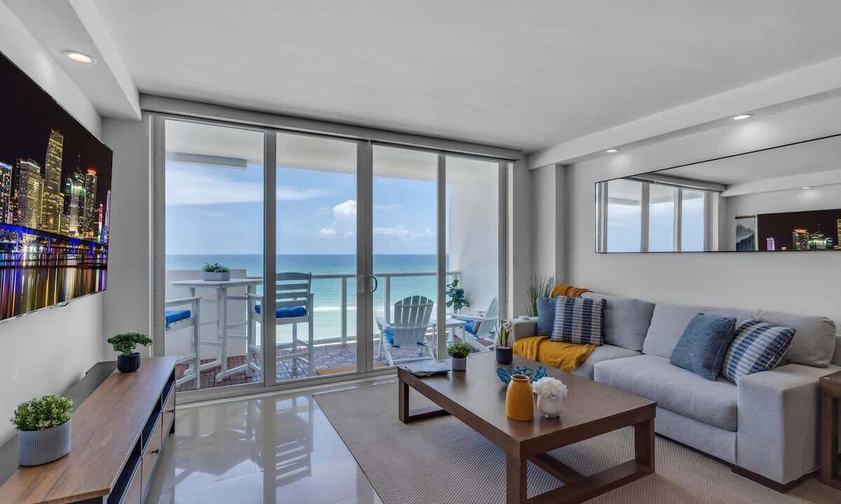 Photo of Livingroom in Mid Beach