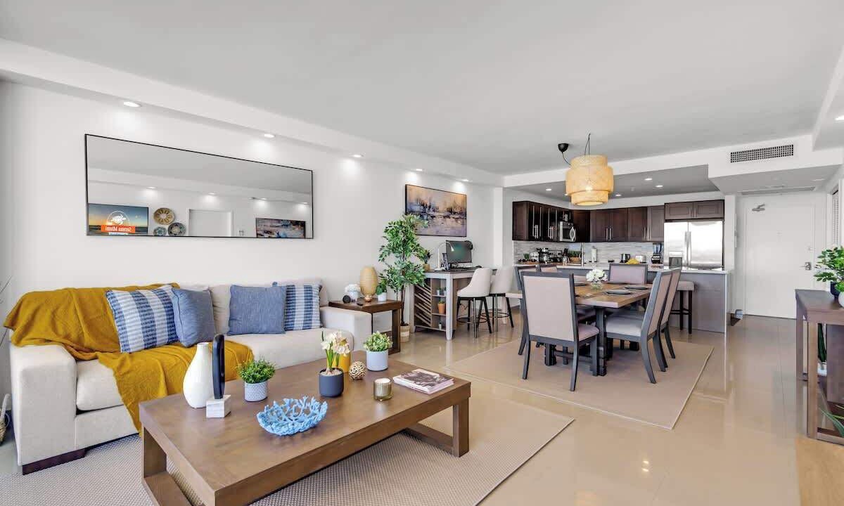 Photo of Livingroom in Mid Beach