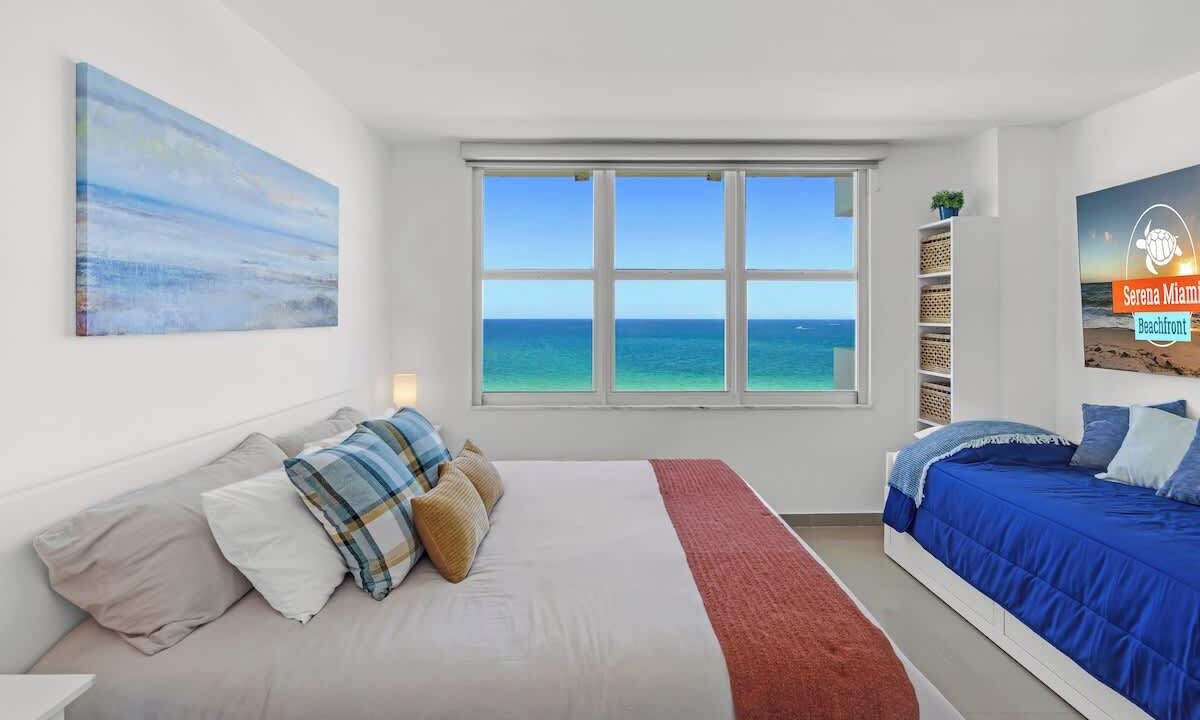 Photo of Bedroom in Mid Beach