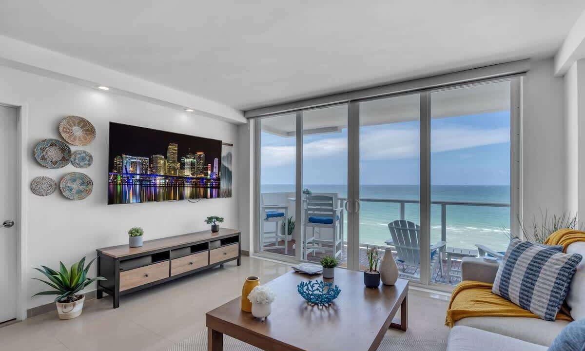 Photo of Livingroom in Mid Beach