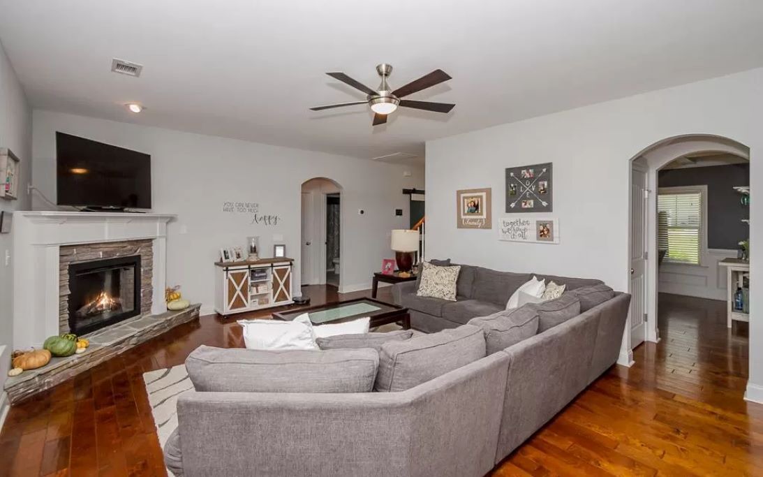 Photo of Livingroom in Canterbury Farms