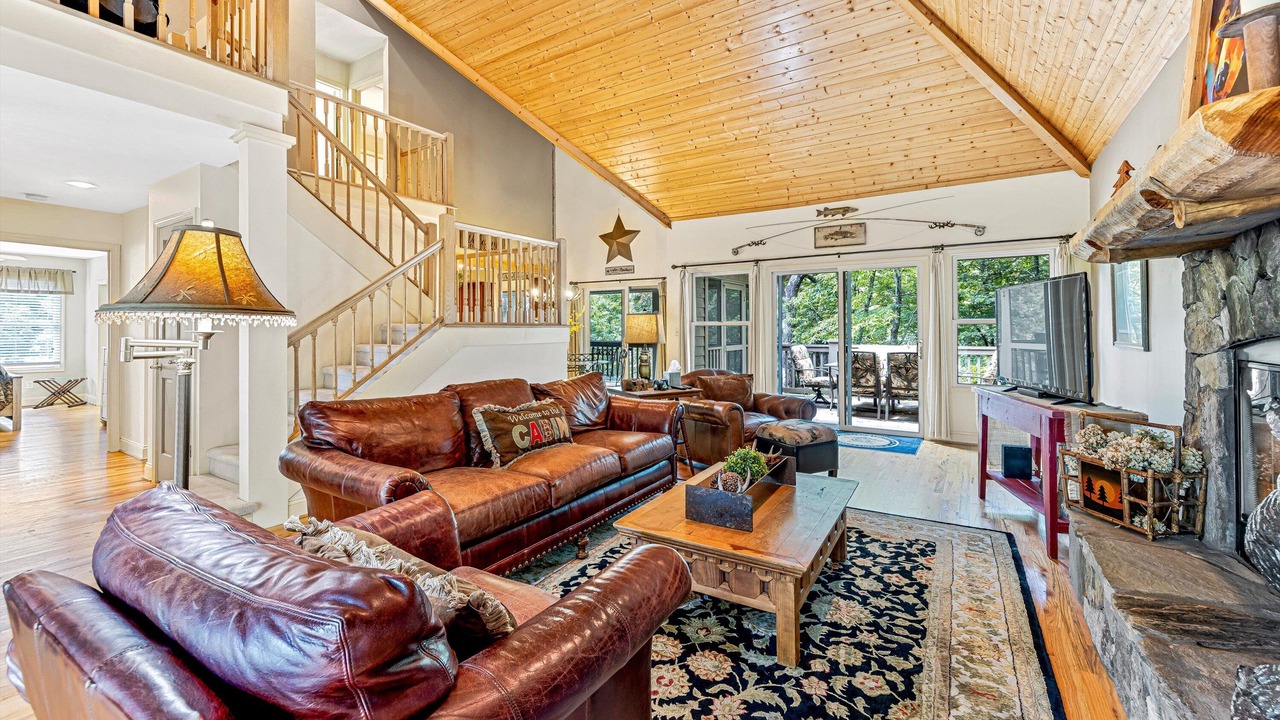 Photo of Livingroom in Lake Toxaway