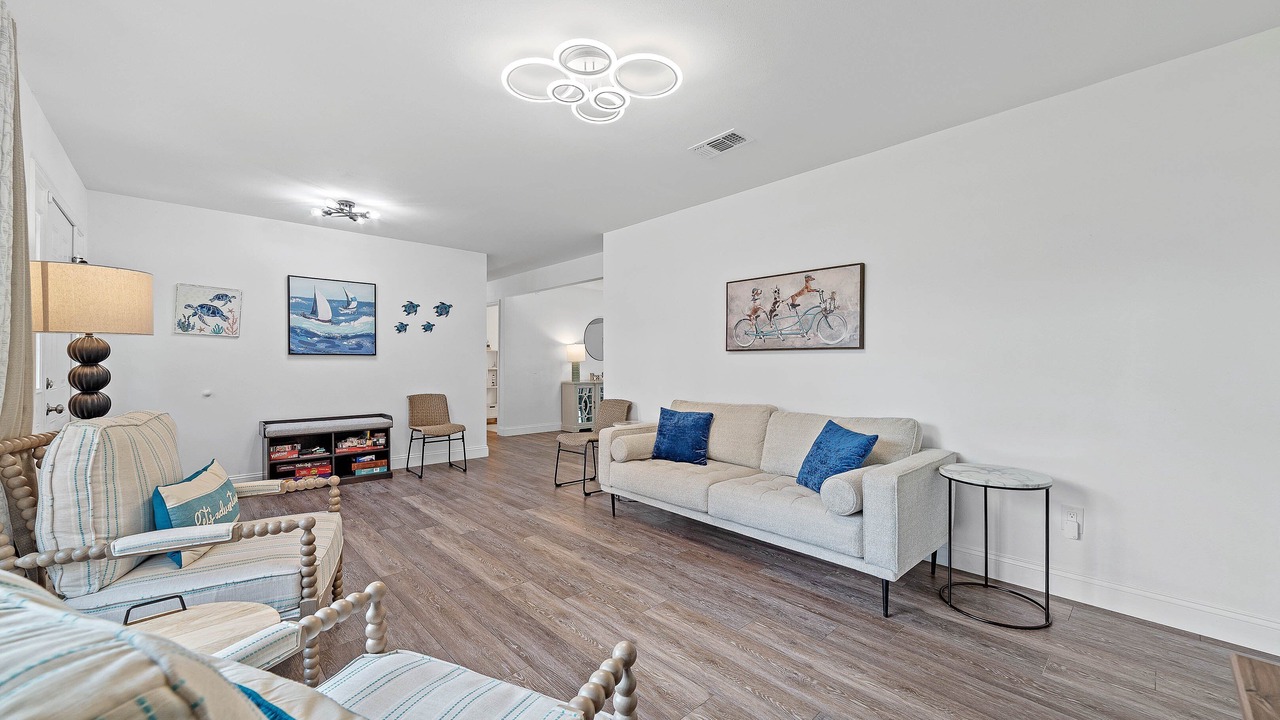 Photo of Livingroom in Oak Court