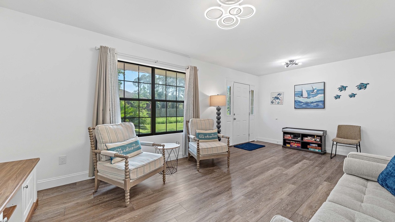 Photo of Livingroom in Oak Court