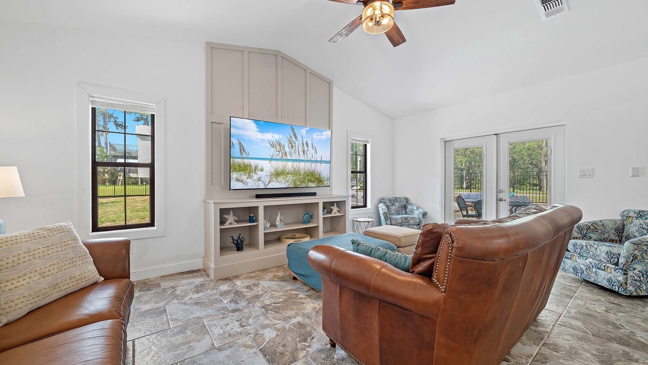 Photo of Livingroom in Oak Court