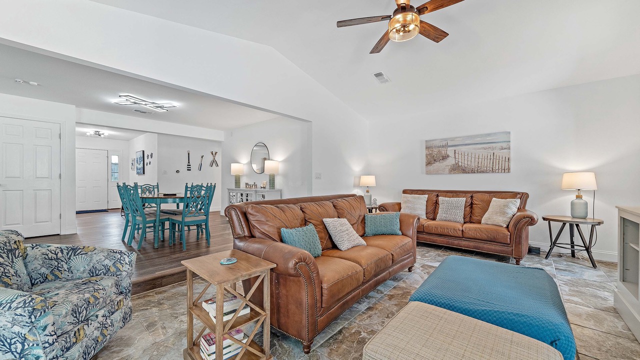 Photo of Livingroom in Oak Court