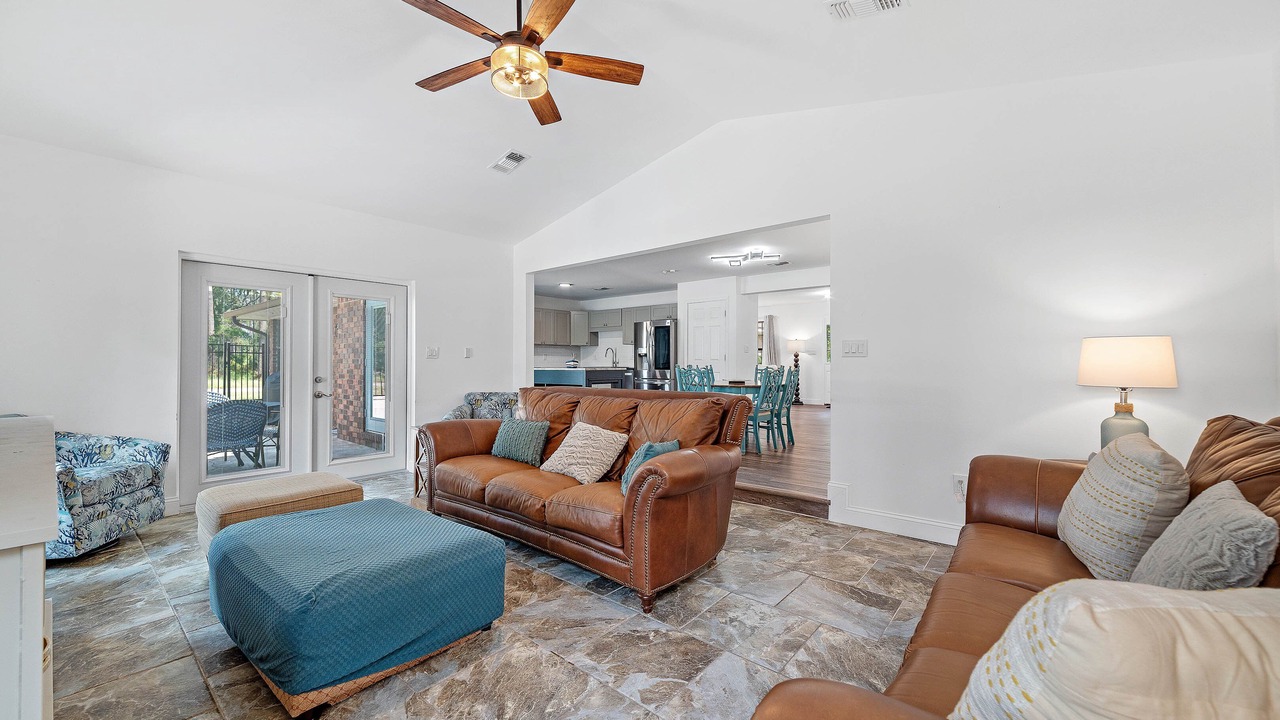 Photo of Livingroom in Oak Court