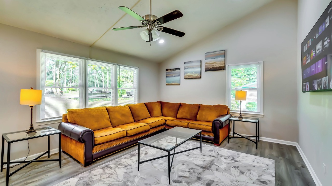 Photo of Livingroom in Kennesaw