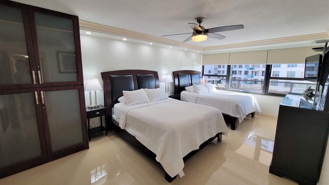 Photo of Bedroom in Mid Beach