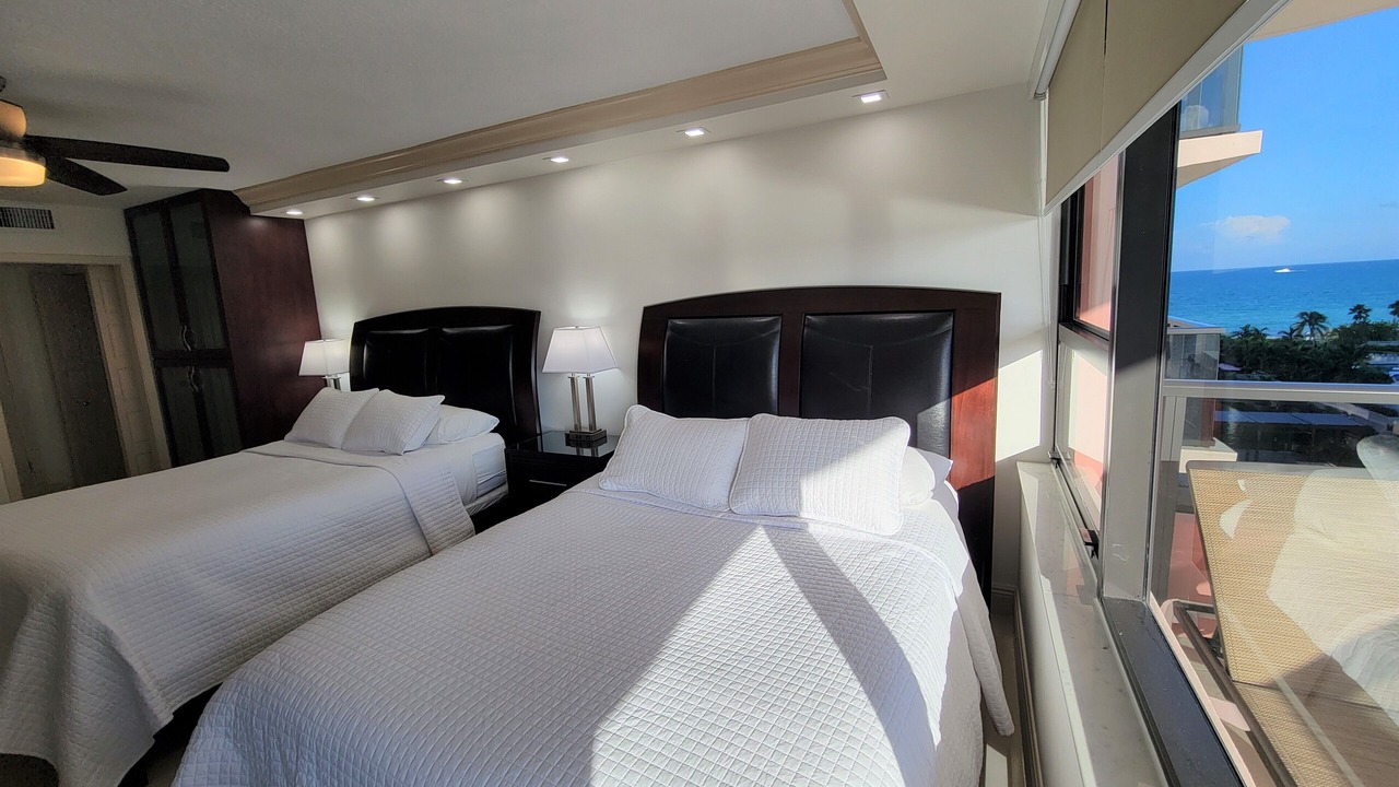 Photo of Bedroom in Mid Beach