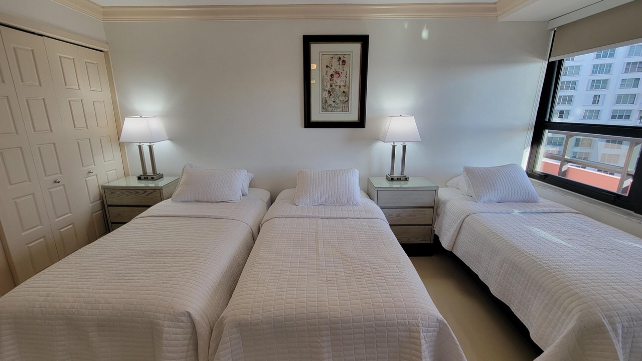 Photo of Bedroom in Mid Beach