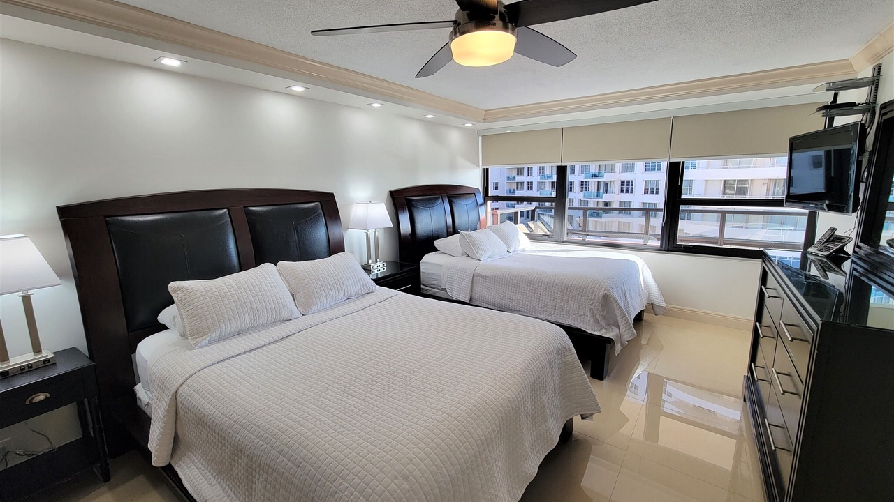 Photo of Bedroom in Mid Beach