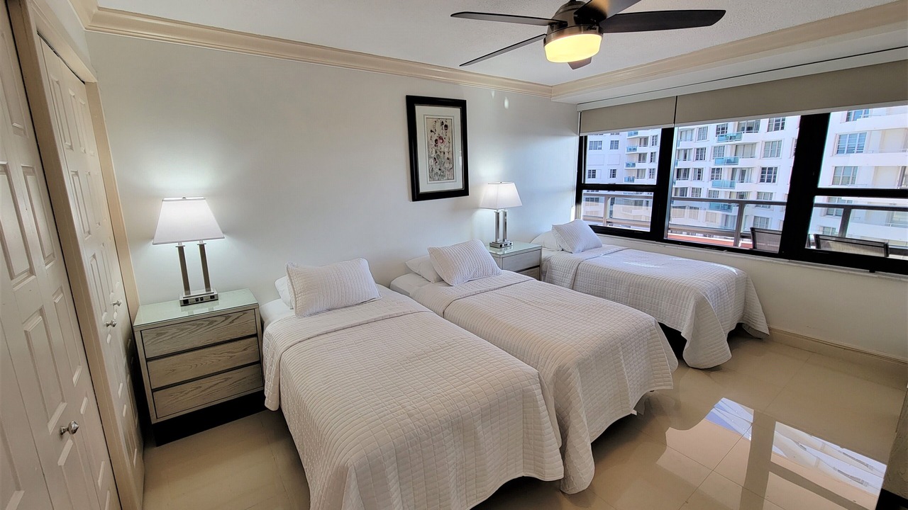 Photo of Bedroom in Mid Beach