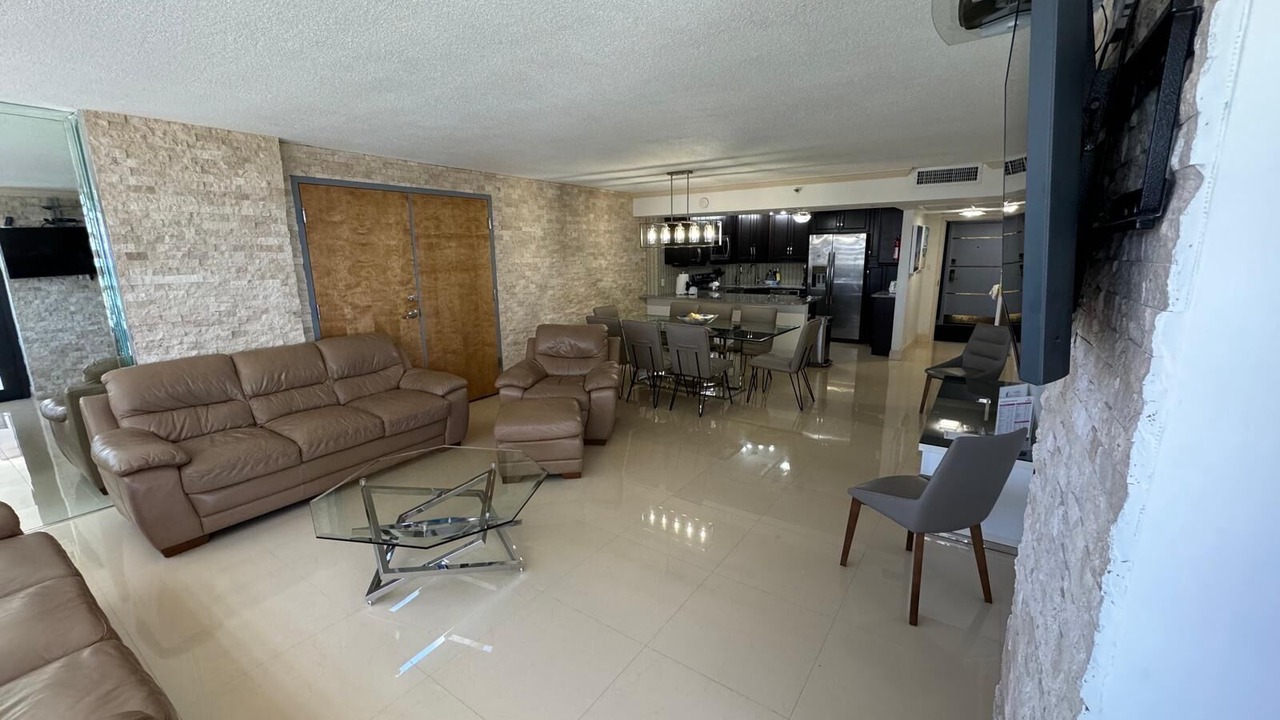Photo of Livingroom in Mid Beach