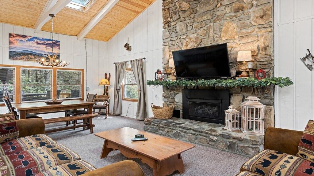Photo of Livingroom in Maggie Valley