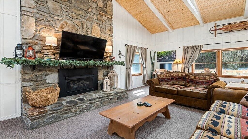 Photo of Livingroom in Maggie Valley